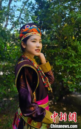 圖為(wei) 國家級非遺項目——林芝工布藏族服飾。　李林 攝