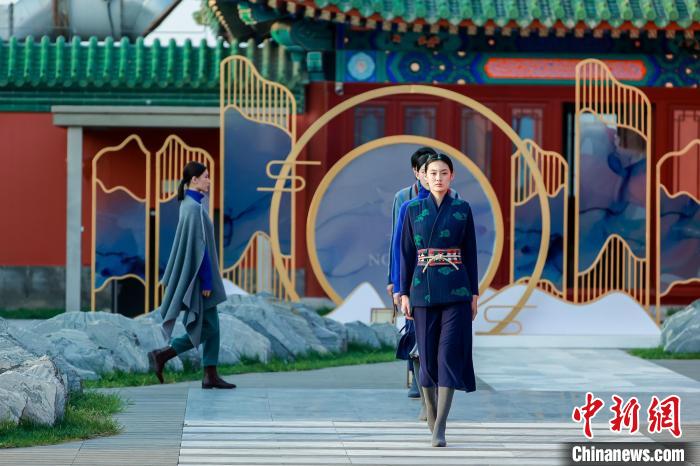 近40套藏式針織係列時裝亮相2022北京時裝周。　北京時裝周供圖