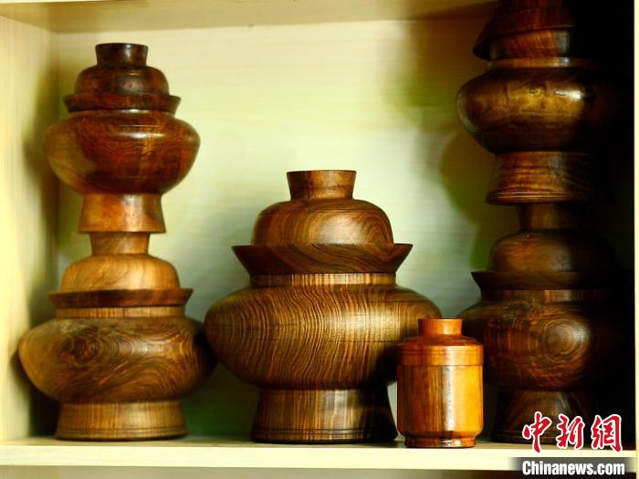 圖為(wei) 各種木碗成品。　 鄧巴 　攝