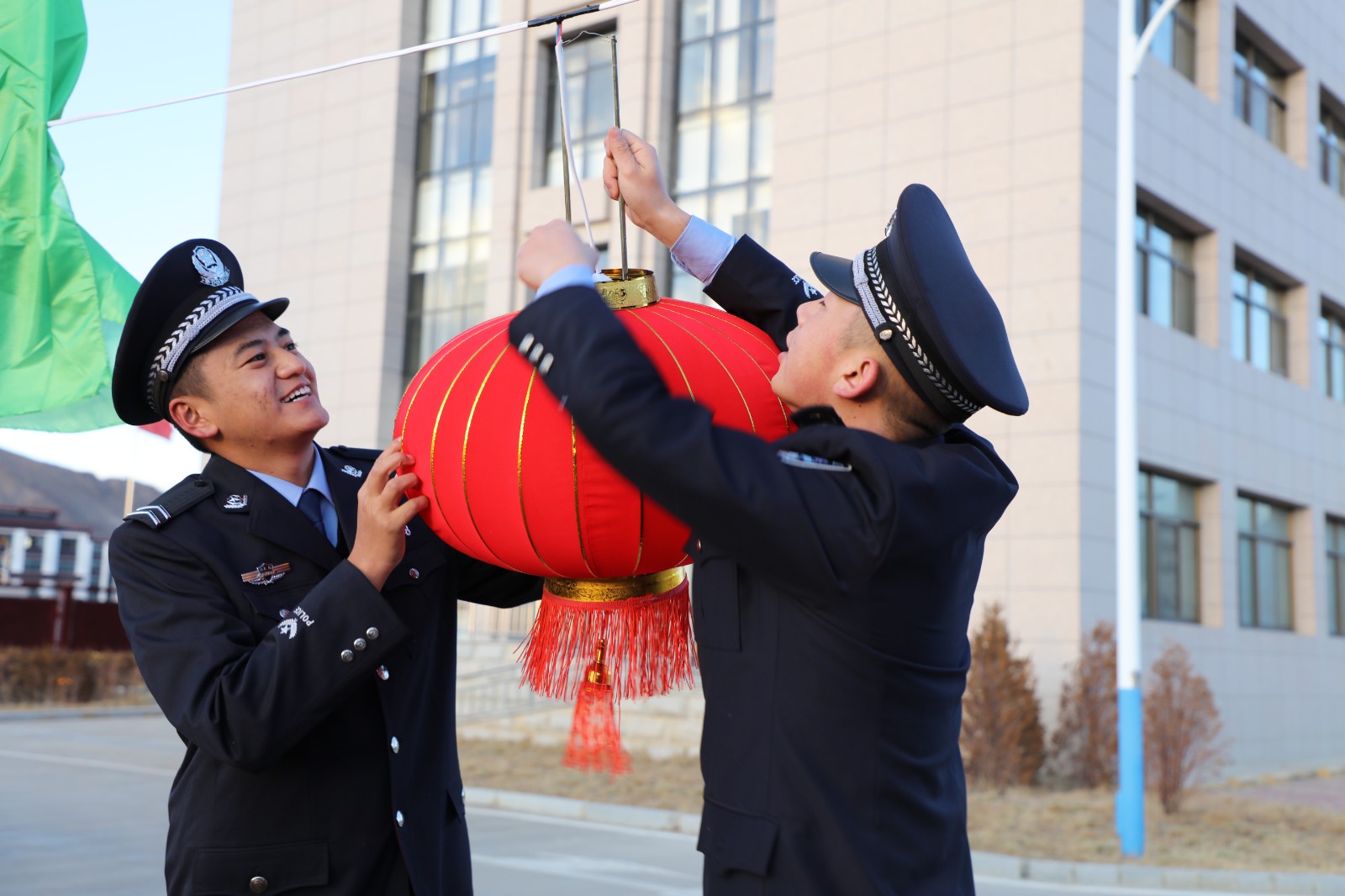 （要聞 新媒體(ti) ）雪域邊關(guan) 的他們(men) ，是歸途的(4189296)-20230122091651.jpg