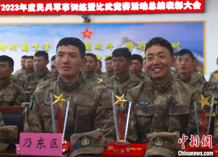 表彰大會(hui) 上，獲獎選手開心瞬間。　吳蒙昆 攝