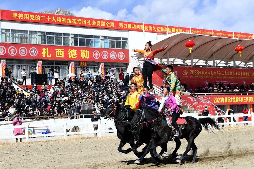 藏曆新年，精彩的馬術表演。潘多攝
