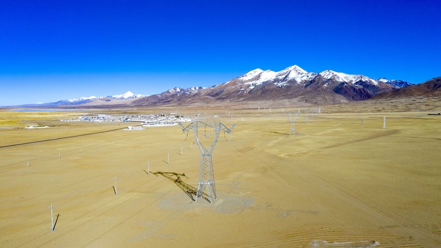 位於(yu) 海拔4700多米的阿裏聯網工程霍爾變電站。