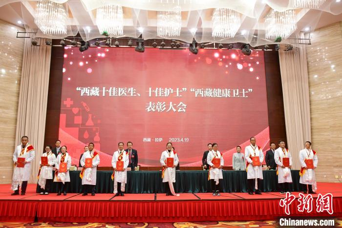 圖為(wei) 10名醫生獲得