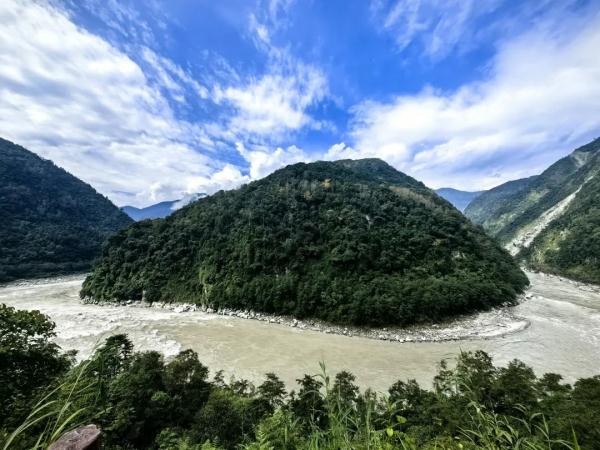 幾代建設者，曆經半個(ge) 多世紀完成！這是一條怎樣的公路？