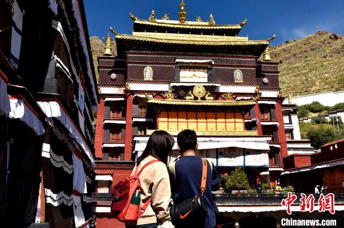 西藏日喀則：中外遊客遊覽紮什倫(lun) 布寺