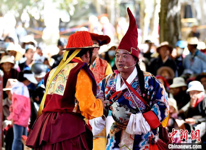 藏戲《諾桑王子》在西藏紮什倫(lun) 布寺上演