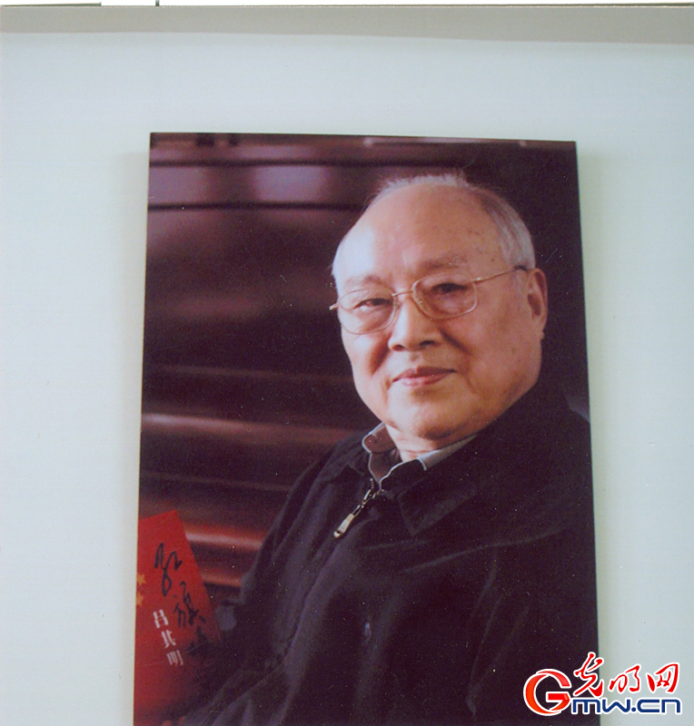 【“七一勳章”獲得者說】呂其明：能為(wei) 祖國和人民寫(xie) 作是我的榮幸